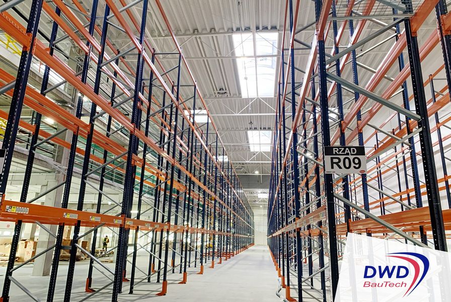 Hala na której zamontowano świetliki dachowe DWD Bautech